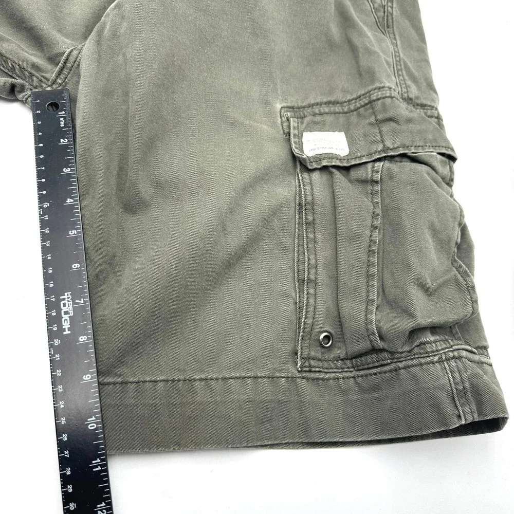 LEVI'S Men 40 Vintage Olive Green Denim Cargo Shorts Relaxed Fit Cotton Outdoors